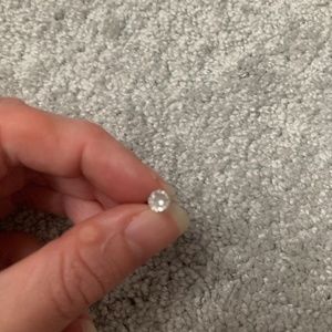 Diamond Stud earring only 1